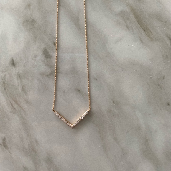 V-Shaped diamond necklace - Picture 1 of 4